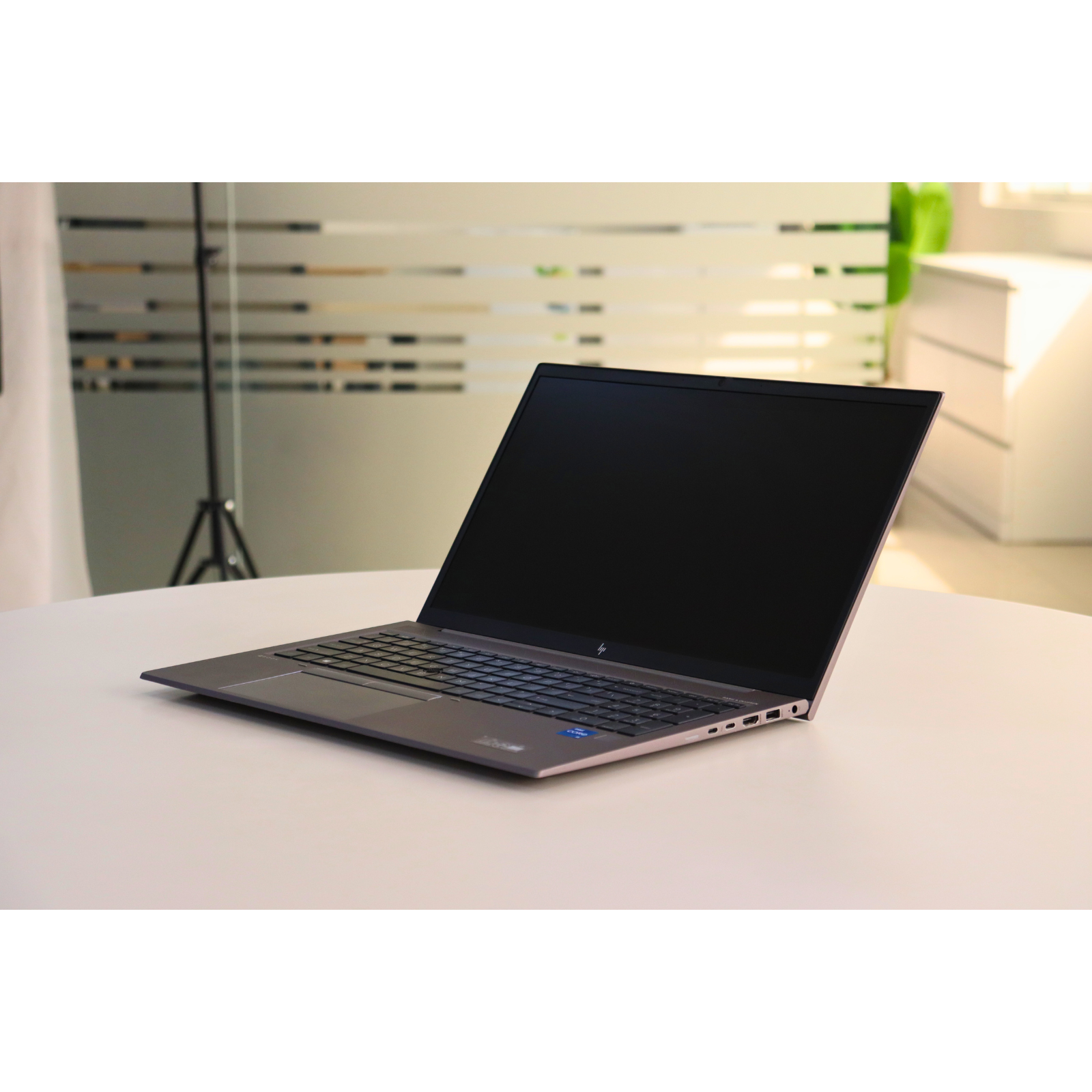 HP ZBOOK FIREFLY  G8: 11th Gen i5, 16GB RAM, 512GB SSD, SN:96231