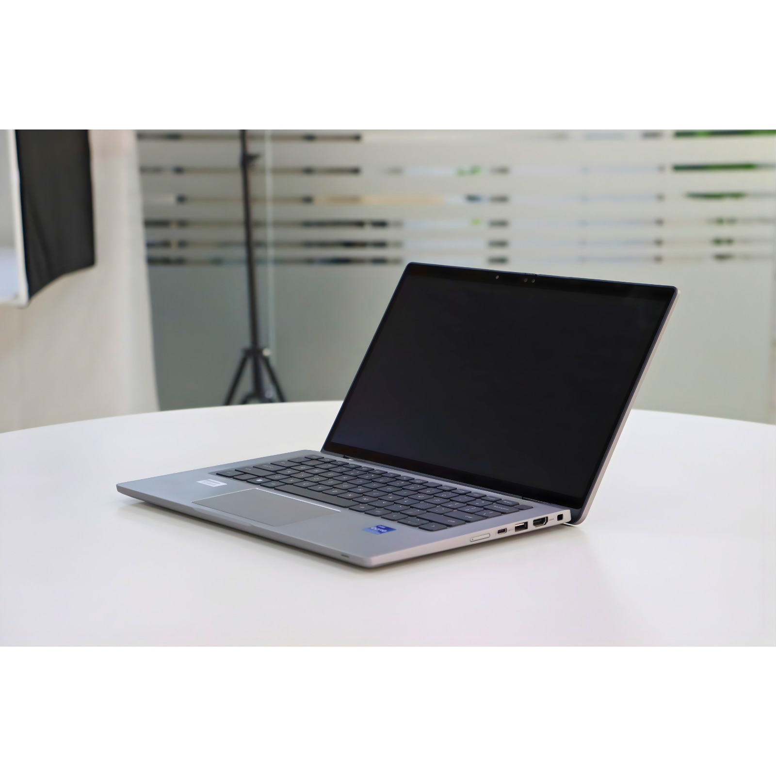 Dell Latitude 7330: Intel Core i7, 12th Gen, 16GB RAM, 256GB SSD SN:53909