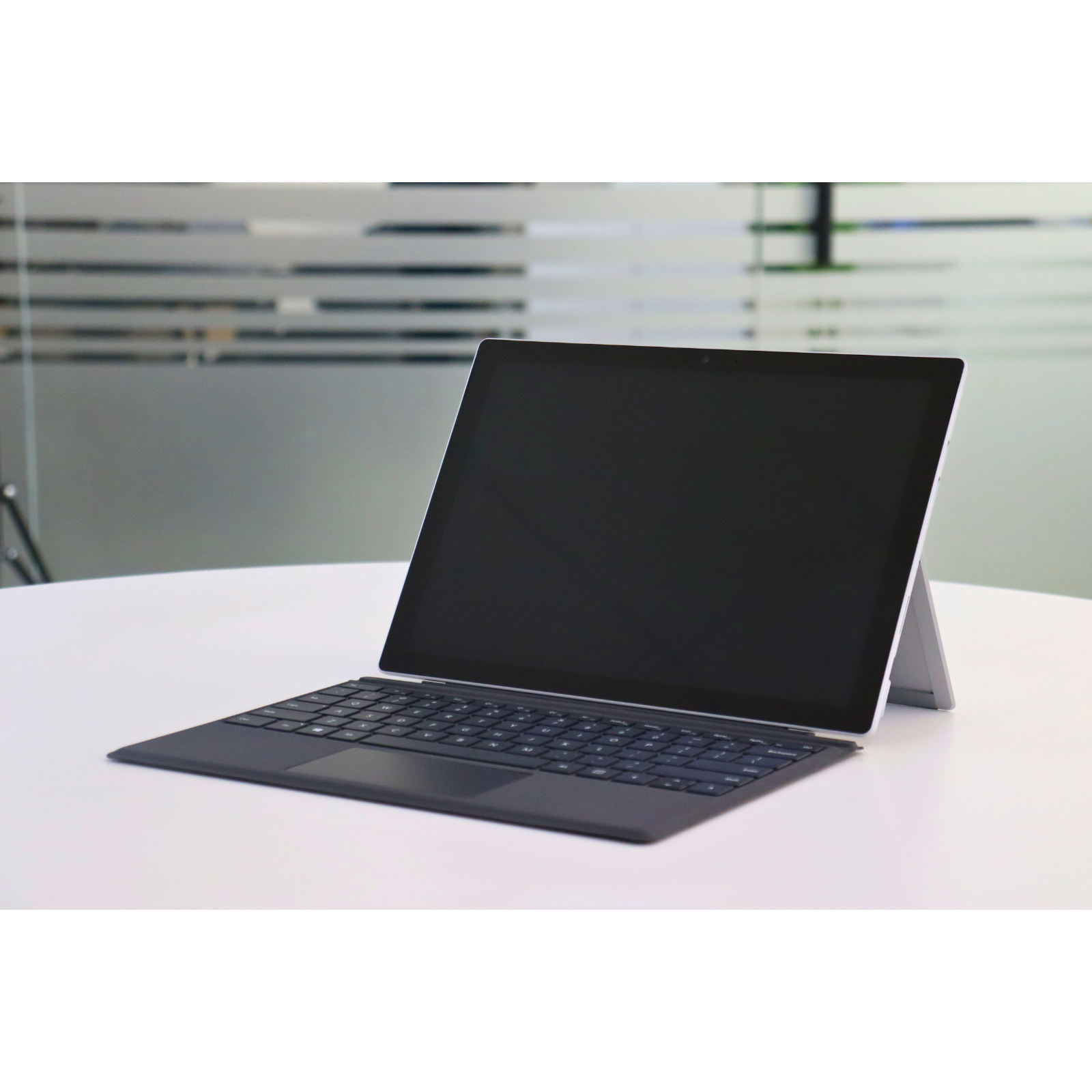 MICROSOFT SURFACE PRO 5: 7th Gen i5, 8GB RAM, 256GB SSD, SN:918911