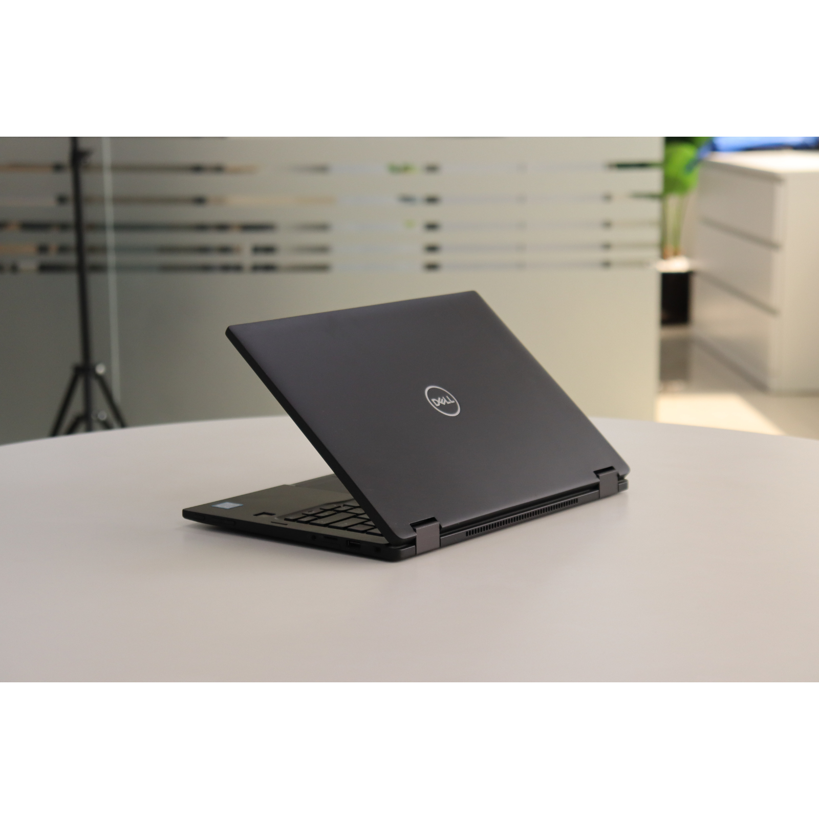 Dell LATITUDE 7390 2-IN-1: 8th Gen i5, 8GB RAM, 256GB SSD, SN:92217