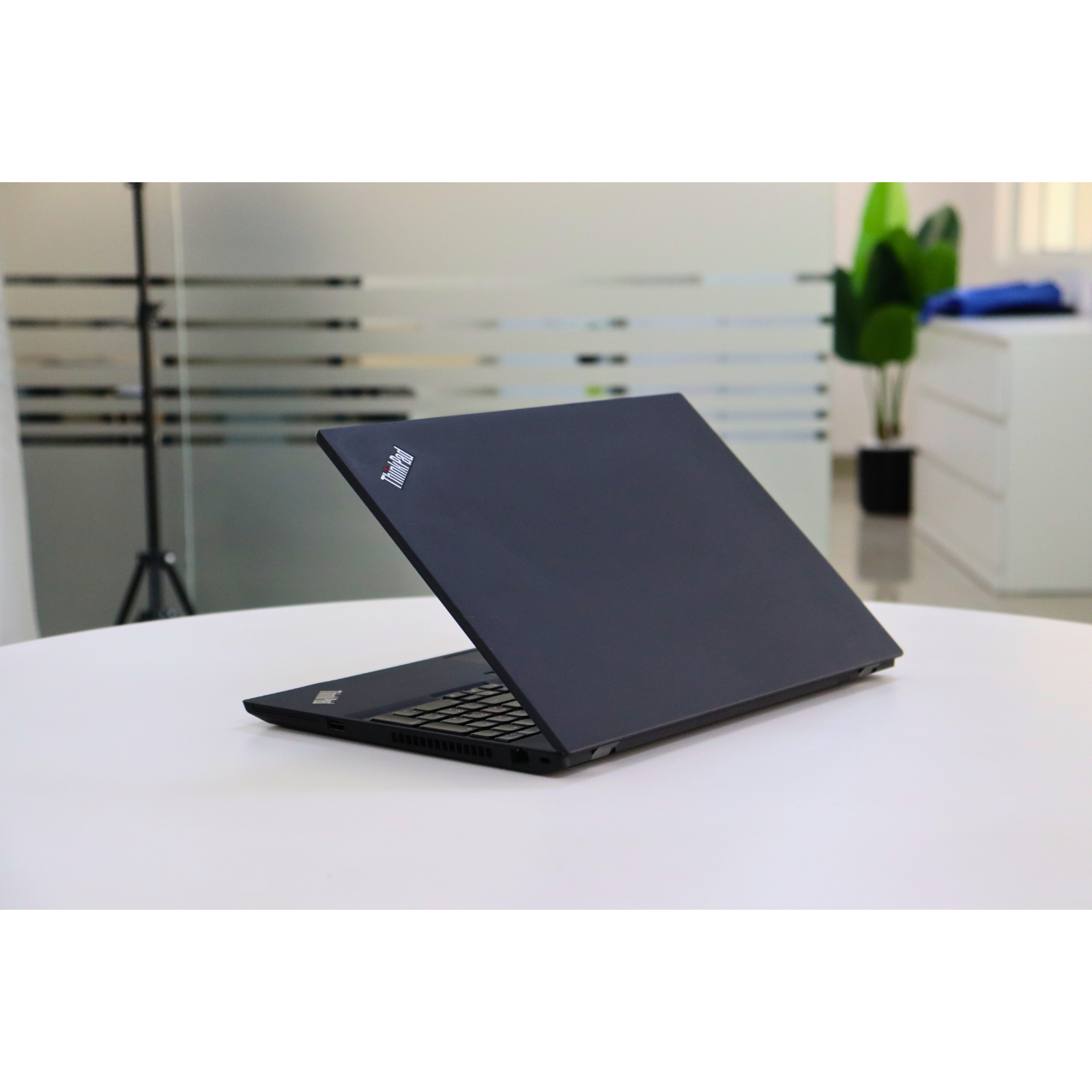 LENOVO THINKPAD T590: Intel Core i7, 8th Gen, 32GB RAM, 512GB SSD SN:15655
