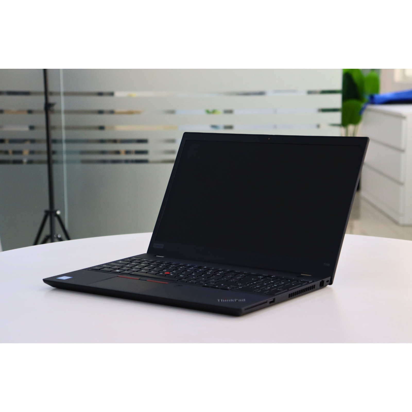 LENOVO THINKPAD T590: Intel Core i5, 8th Gen, 8GB RAM, 256GB SSD SN:01069