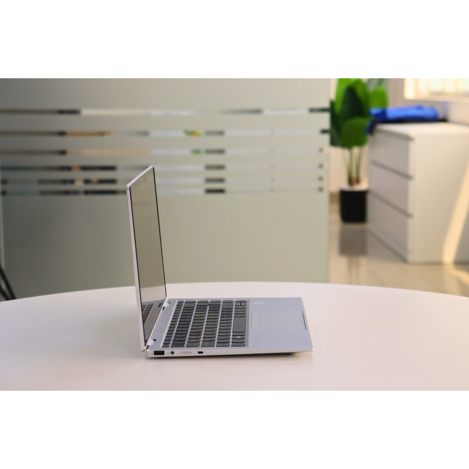 HP ELITEBOOK X360 1040 G7: 10th Gen i7, 16GB RAM, 512GB SSD, SN:00722