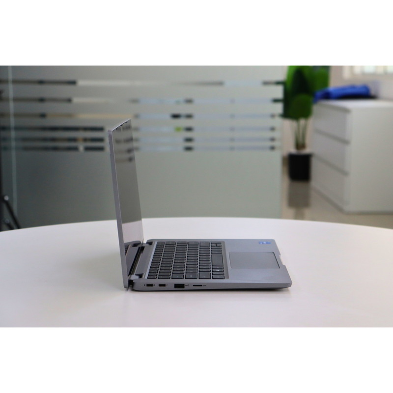 Dell Latitude 5330: 12th Gen i5, 16GB RAM, 256GB SSD, SN:06028