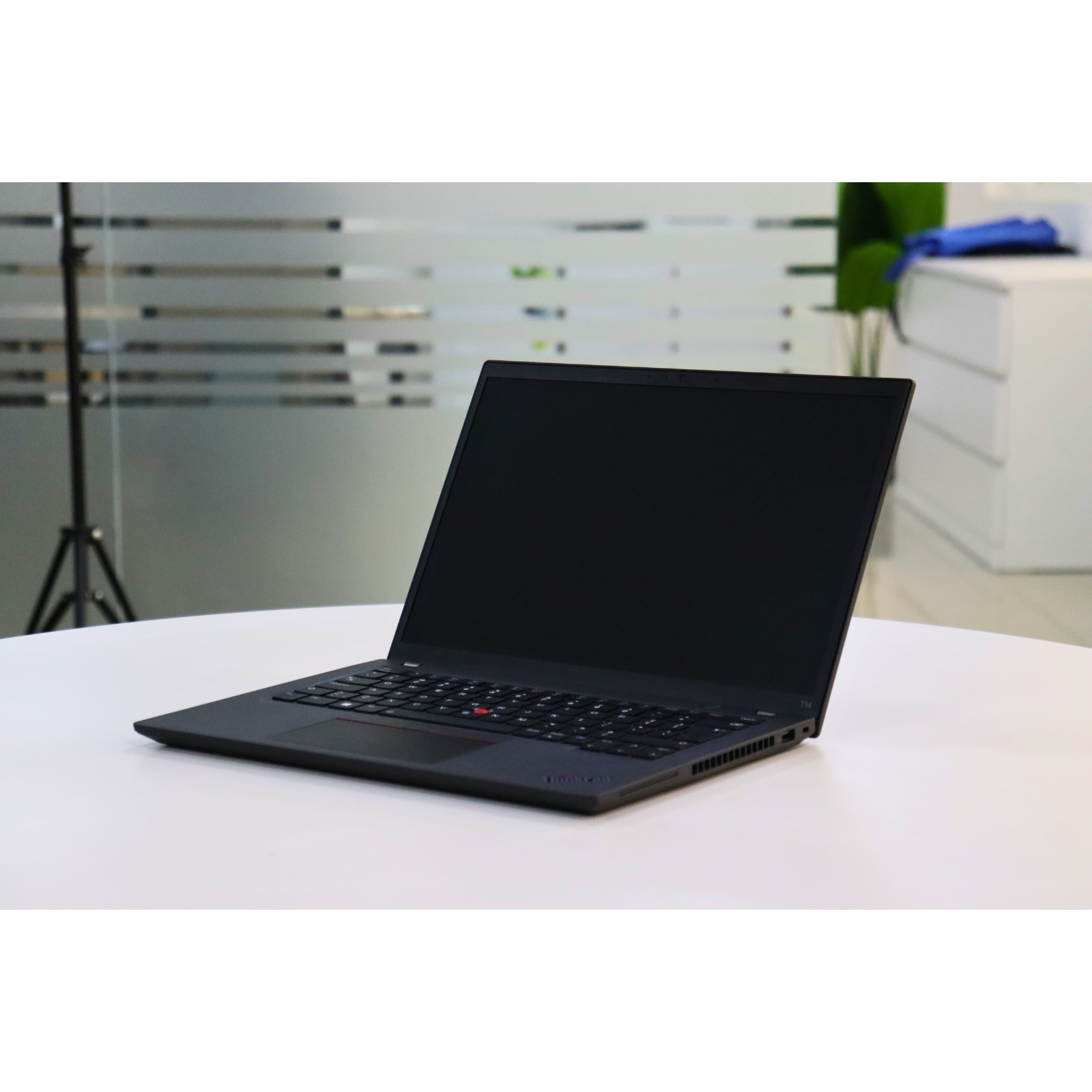 LENOVO THINKPAD T14 GEN 3: AMD , 16GB RAM, 256GB SSD SN:00673
