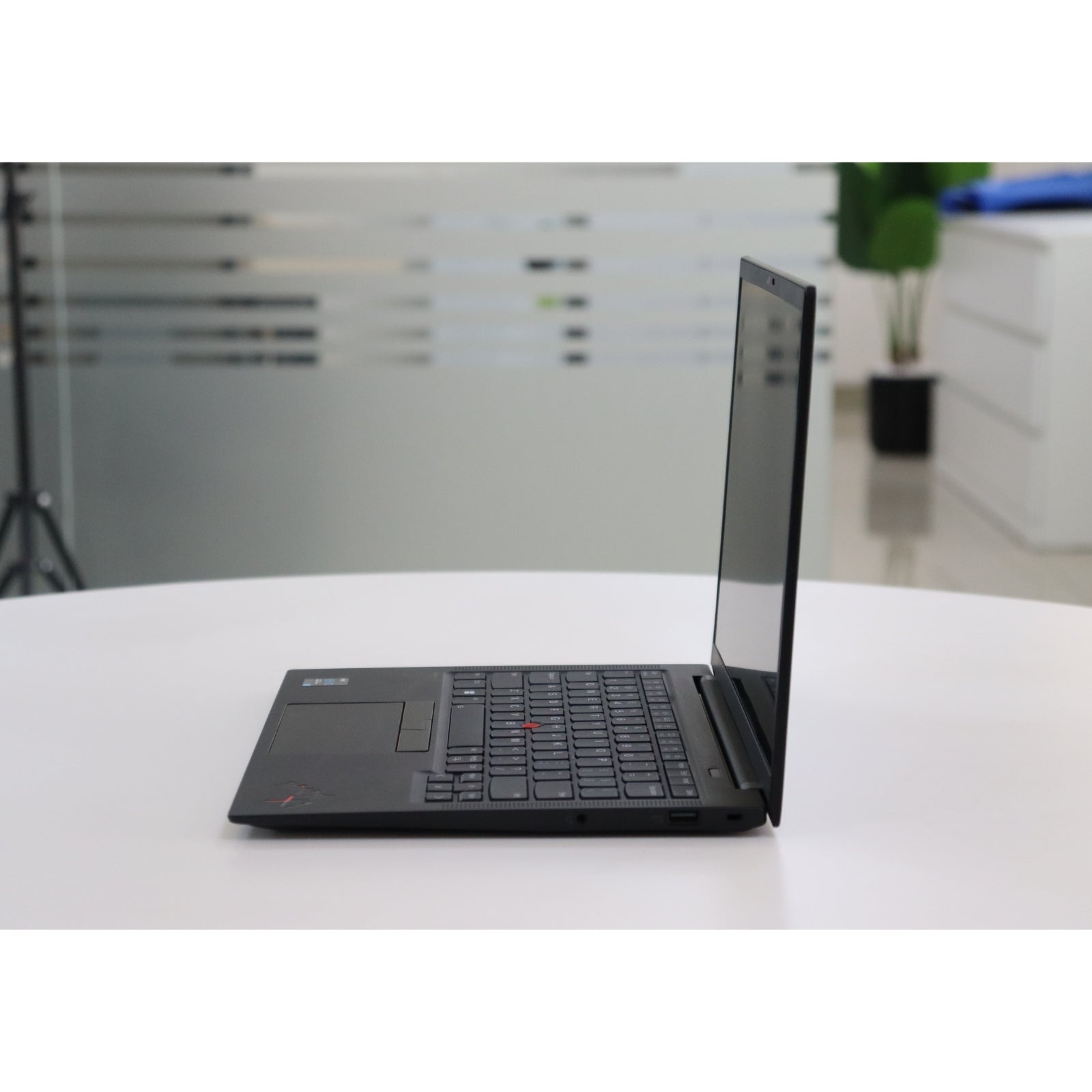 LENOVO ThinkPad X1 Carbon Gen 9: 11th Gen i7, 32GB RAM, 512GB SSD, SN:16631