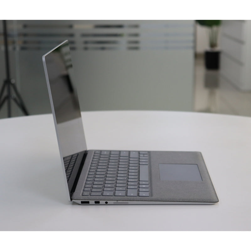MICROSOFT SURFACE LAPTOP 2: 8th Gen i5, 8GB RAM, 256GB SSD, SN:78321