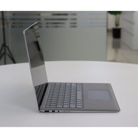 MICROSOFT SURFACE LAPTOP 2: 8th Gen i5, 8GB RAM, 256GB SSD, SN:78321