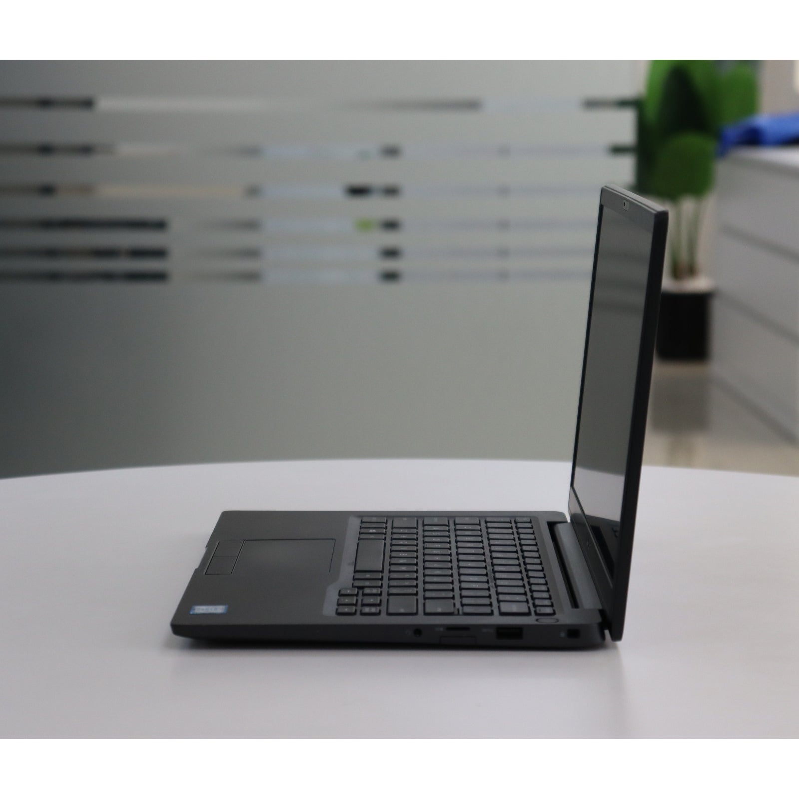 Dell LATITUDE 7400: Intel Core i7 , 8th Gen, 16GB RAM, 256GB SSD SN:10566