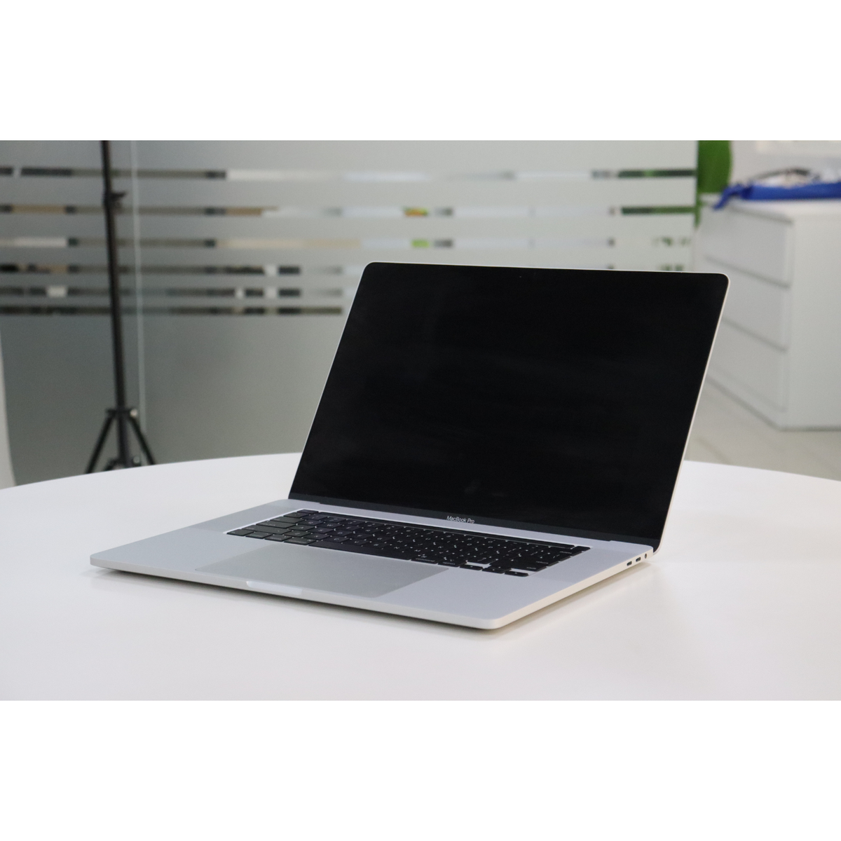 Apple MACBOOK PRO A2141 (2019): i9, 9th Gen, 16GB RAM, 512GB SSD, SN:95739