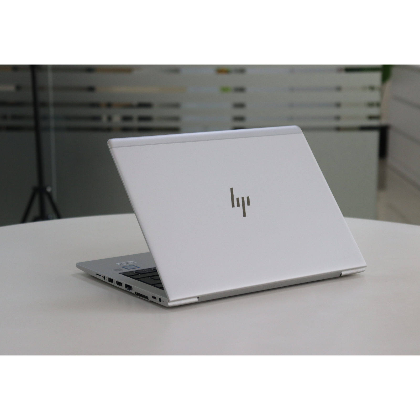 HP ELITEBOOK 830 G5: 8th Gen i5, 16GB RAM, 256GB SSD, SN:00607