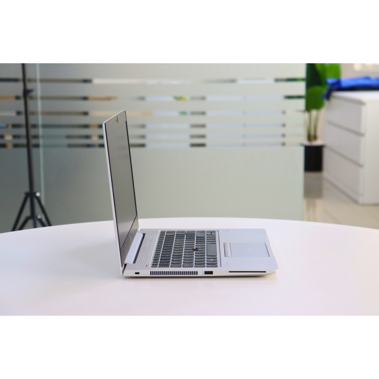 HP ELITEBOOK 745 G5: AMD, 8GB RAM, 256GB SSD, SN:01474