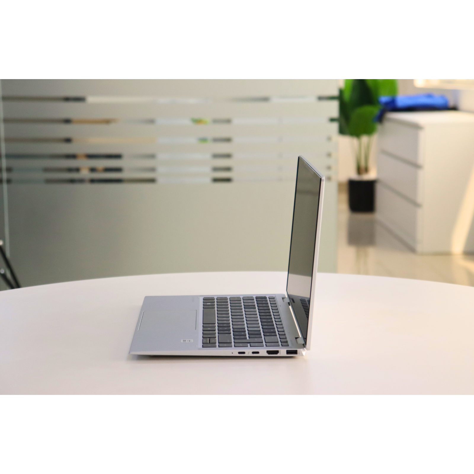HP ELITEBOOK X360 1040 G7: 10th Gen i7, 16GB RAM, 512GB SSD, SN:00722