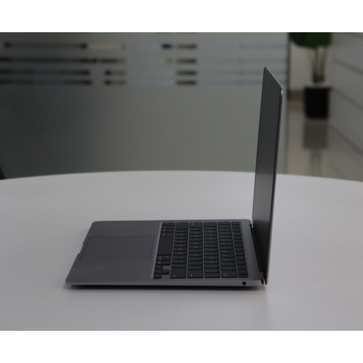 Apple MacBook Air A2337(2020): M1, 8GB RAM, 256GB SSD, SN:60607