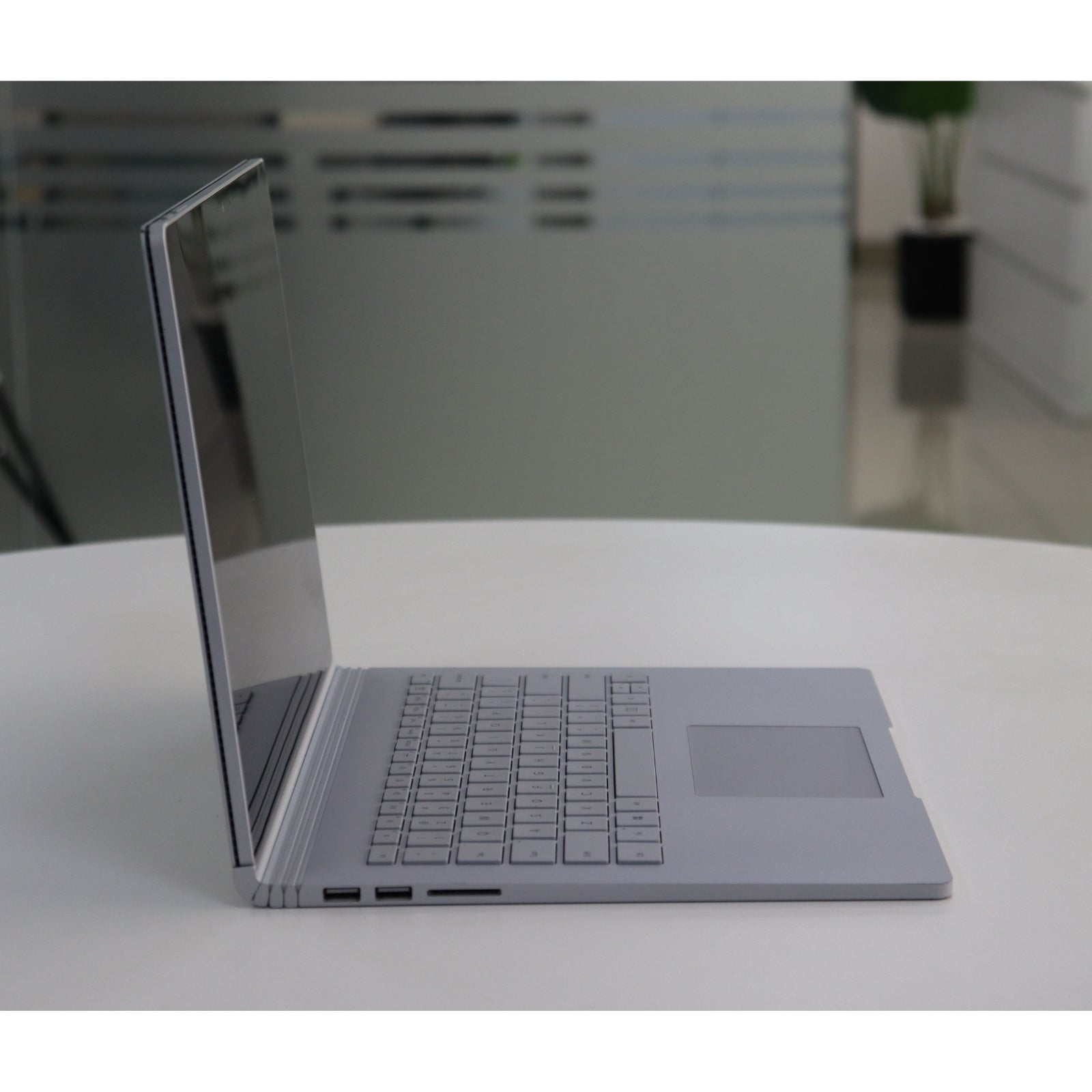 Microsoft SURFACE BOOK 2: i5, 7th Gen, 8GB RAM, 256GB SSD, SN:18646