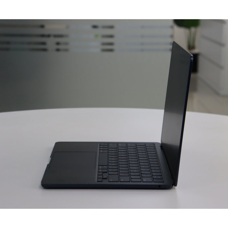 Apple MACBOOK AIR A2681 2022: M2, 8GB RAM, 256GB SSD, SN:78230