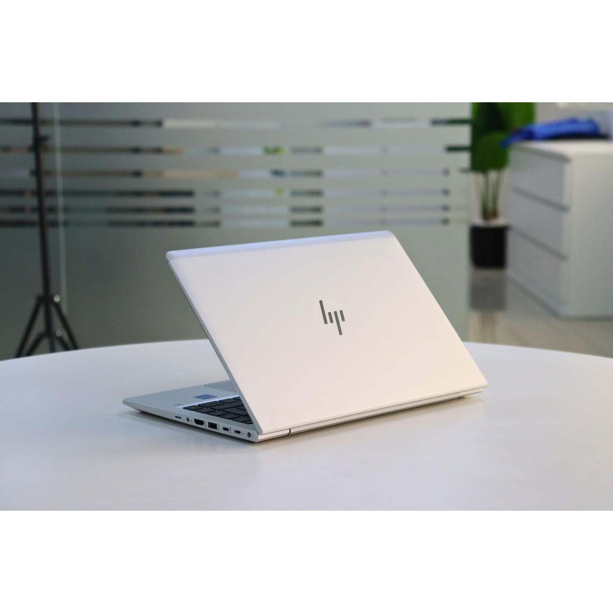 HP ELITEBOOK 640 G10 : 13th Gen i5, 8GB RAM, 256GB SSD, SN:01266