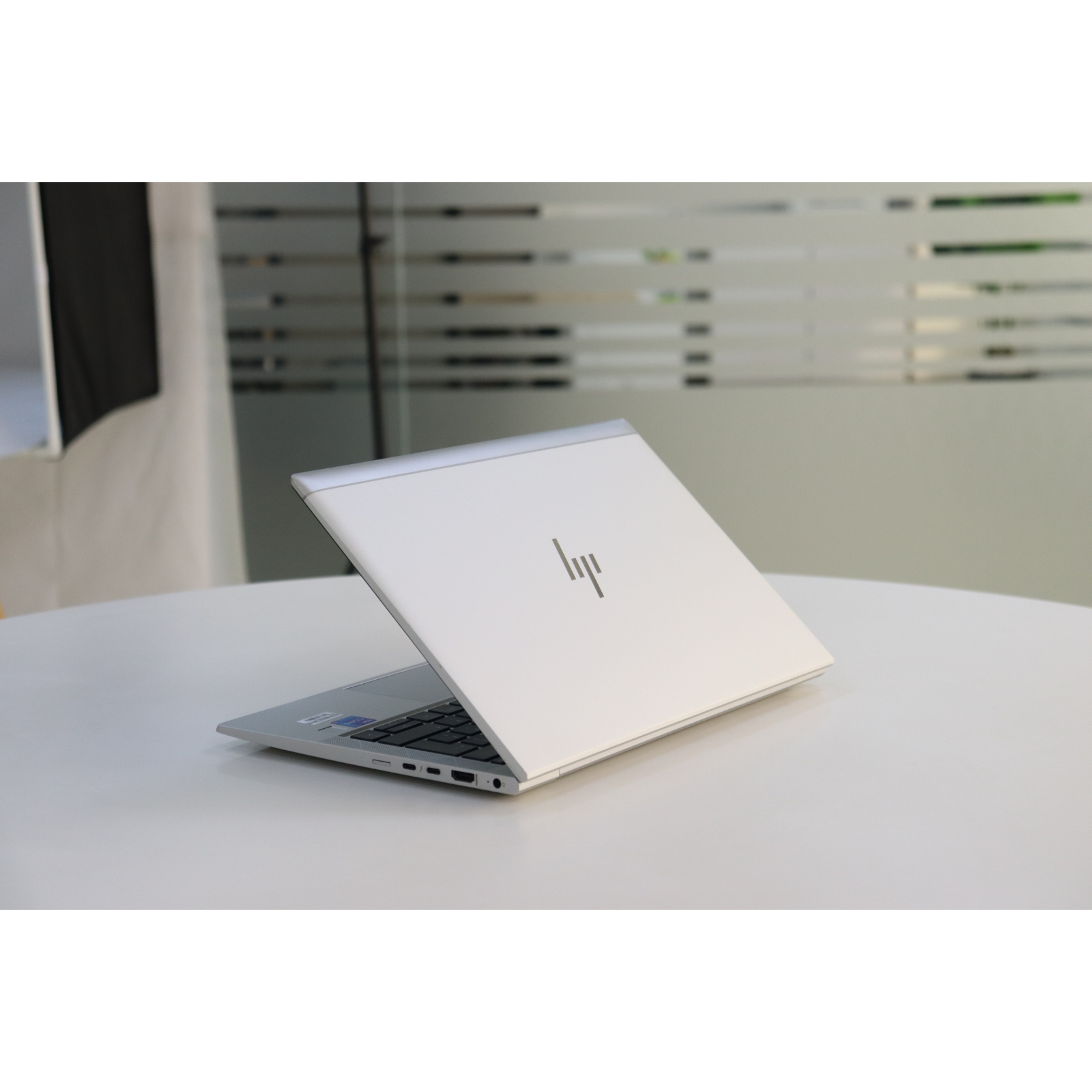 HP ELITEBOOK 830 G8: 11th Gen i5, 8GB RAM, 256GB SSD, SN:00277