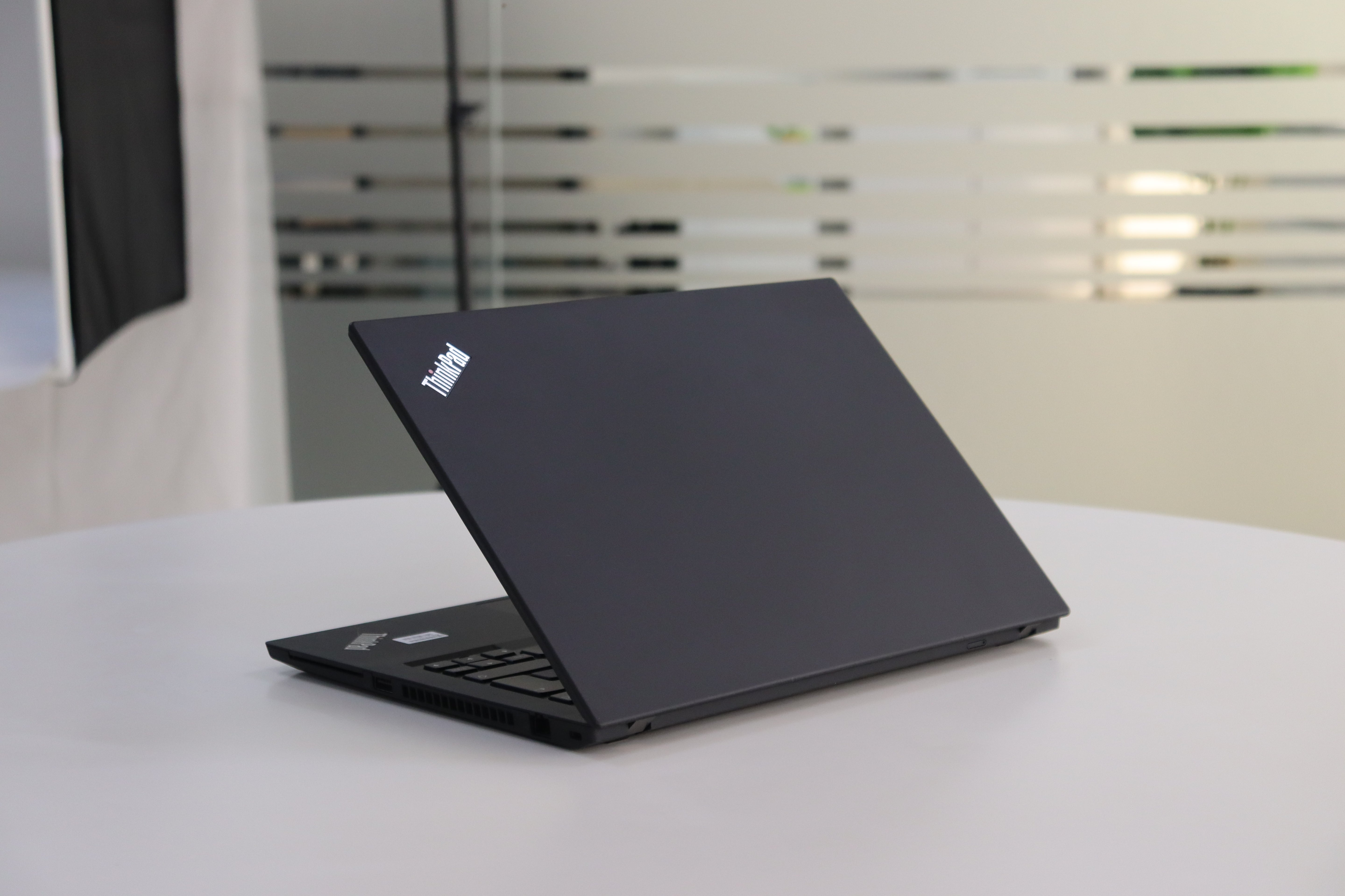 LENOVO THINKPAD T14 GEN 1: Intel Core i5, 10th Gen, 16GB RAM, 256GB SSD SN:01710