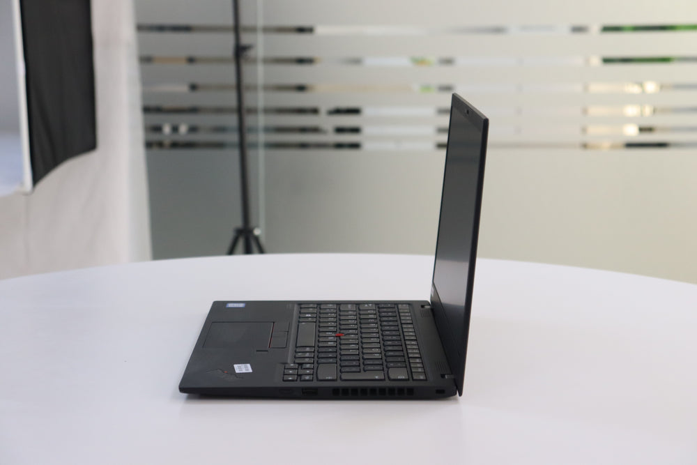 LENOVO THINKPAD X1 CARBON GEN 7: 8th Gen i5, 16GB RAM, 512GB SSD, SN:00767