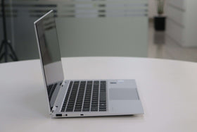HP ELITEBOOK X360 1040 G8: 11th Gen i5, 16GB RAM, 256GB SSD, SN:21453