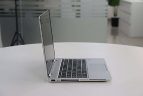 HP ELITEBOOK X360 830 G5: 8th Gen i5, 16GB RAM, 256GB SSD, SN:01950