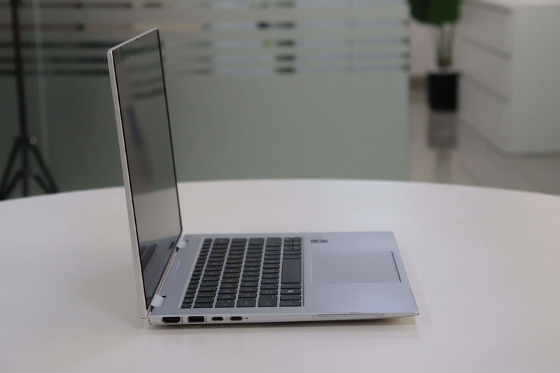 HP ELITEBOOK 1040 G4: 7th Gen i5, 8GB RAM, 256GB SSD, SN:18494